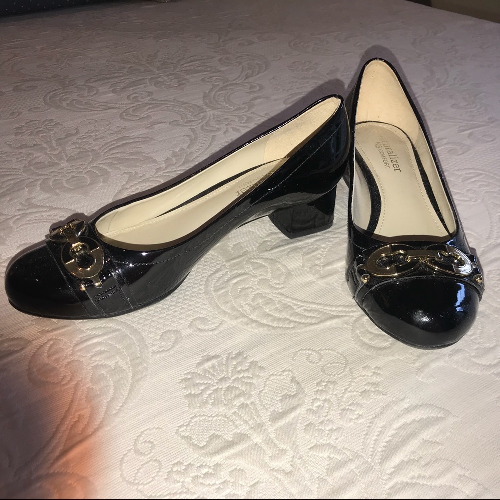 EUC Naturalizer Black Patent pump gold buckle 4.5